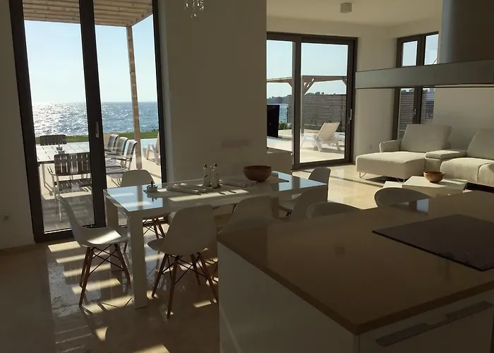 Cape Vergoti Лозенец