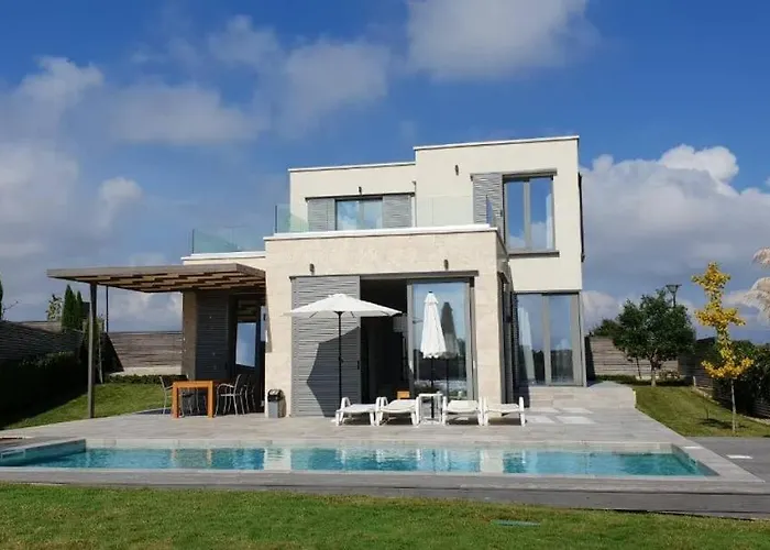 Cape Vergoti Лозенец