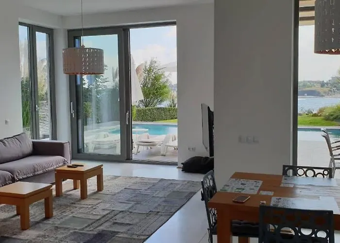 Cape Vergoti Лозенец